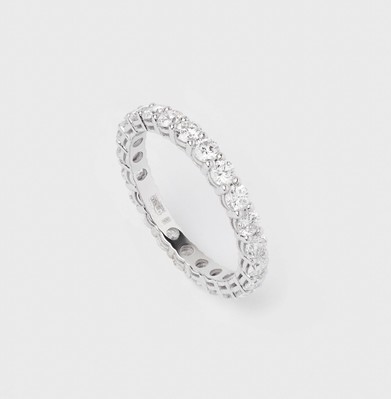 White Gold Diamond Ring 223351121 from the manufacturer of jewelry LUNET JEWELERY at the price of 74 916 грн UAH.